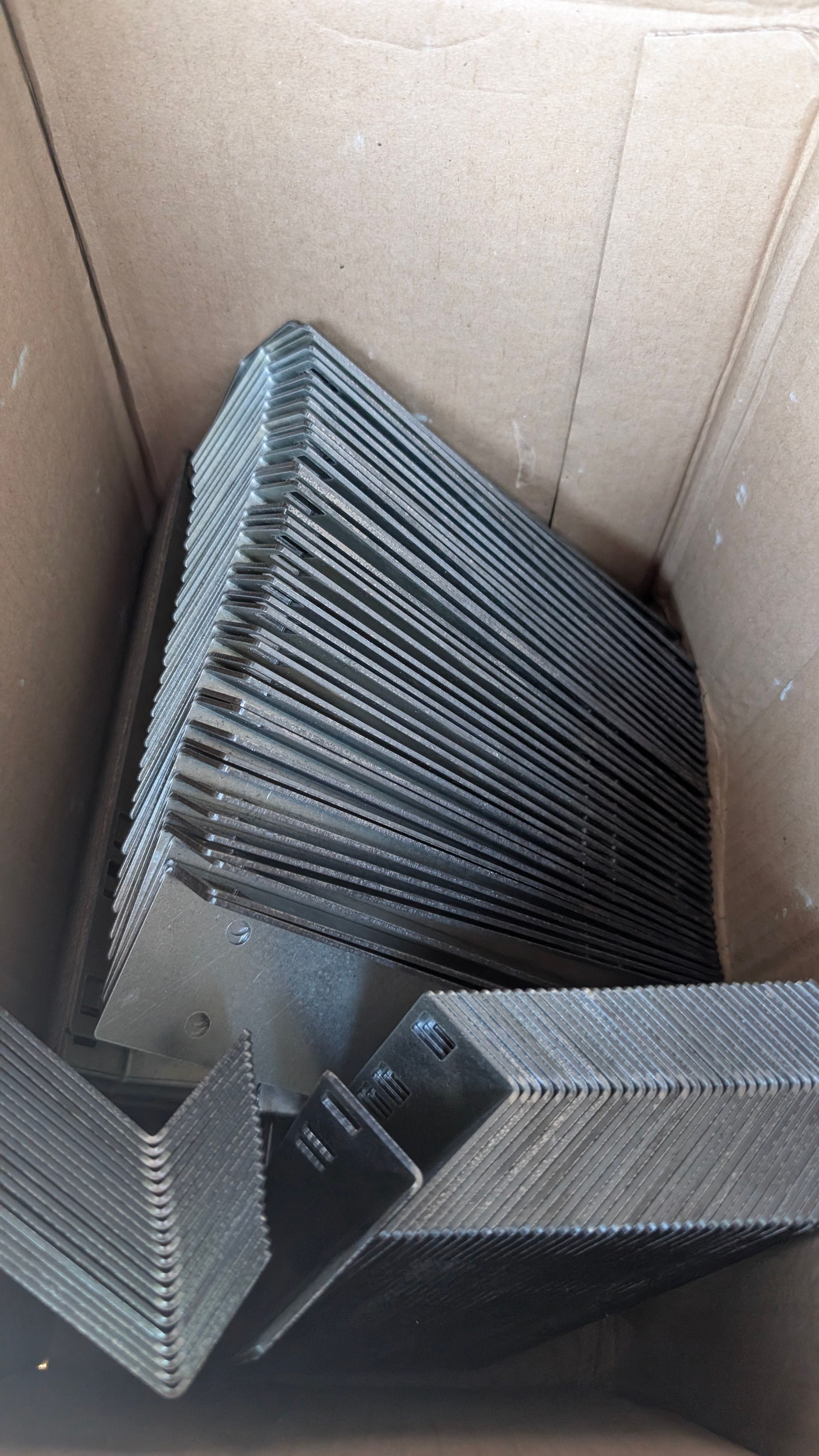 Крепежные уголки из листового металла под заказ в Контон