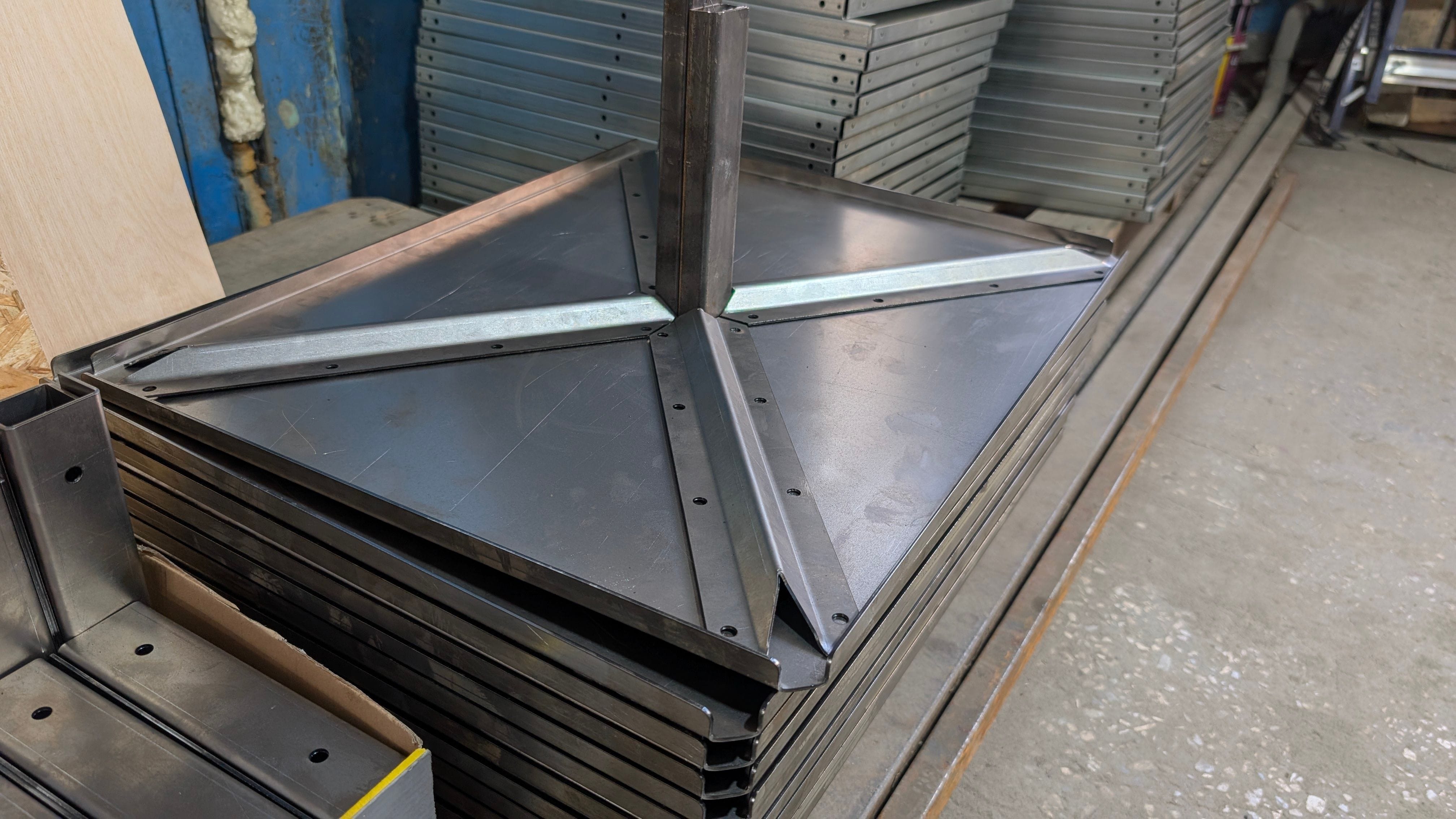 Изготовление металлической мебели высокого качества в Контон