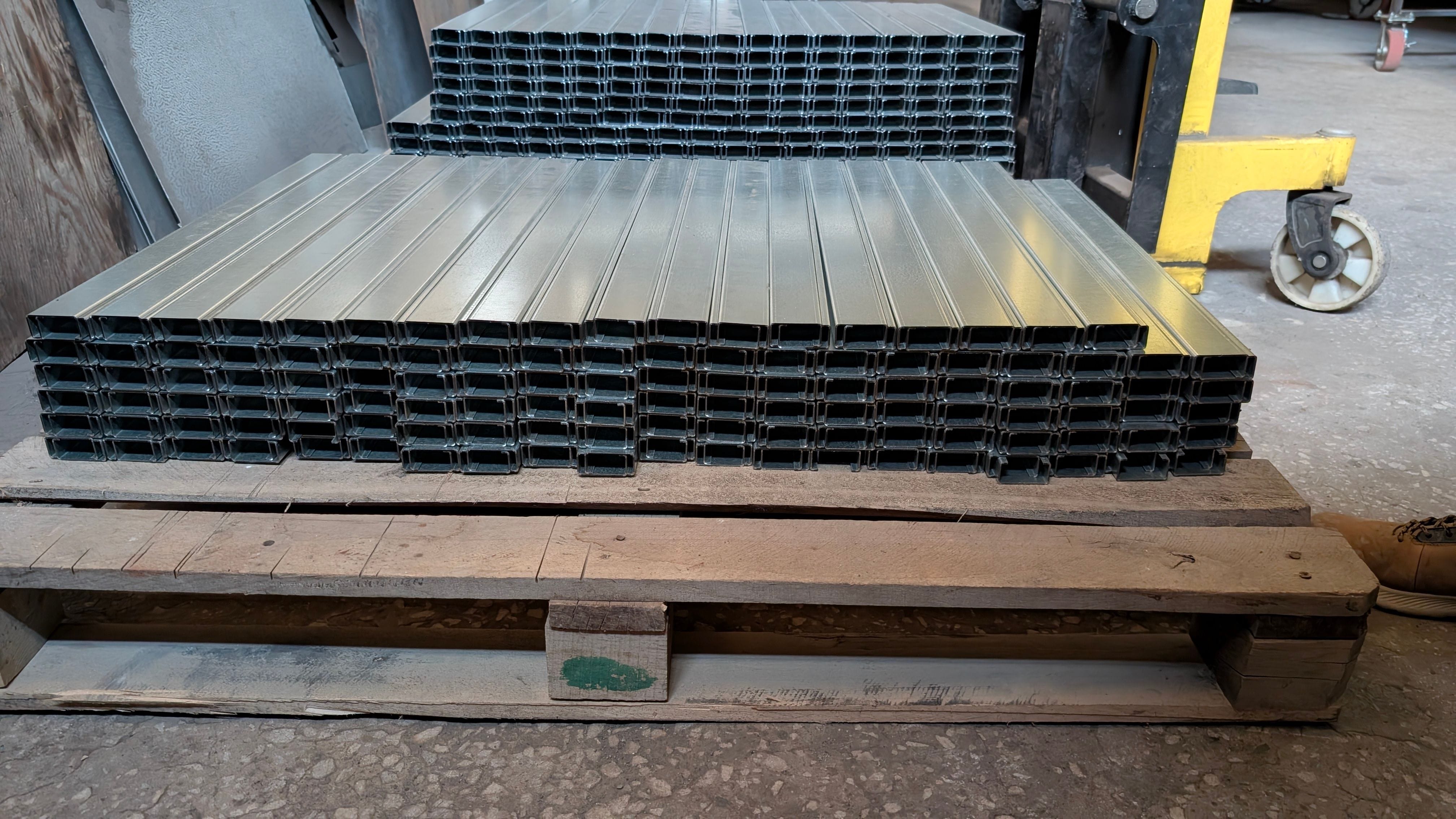 С-образный профиль или П-профиль с отбортовкой под заказ любых размеров в Контон