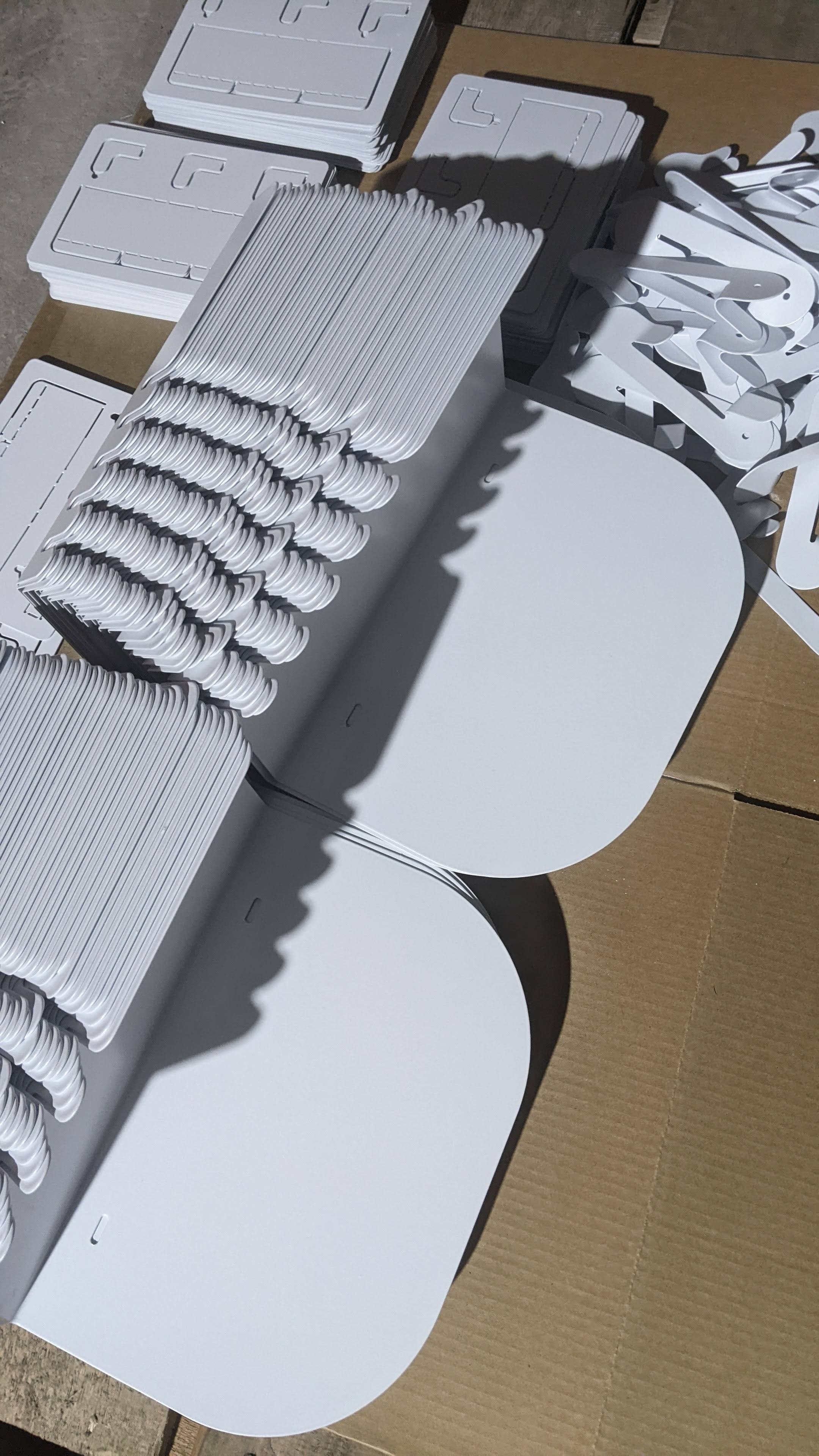 Контрактное производство изделий для продажи на маркетплейсах. Полки, ключницы, вешалки из листового металла в Контон