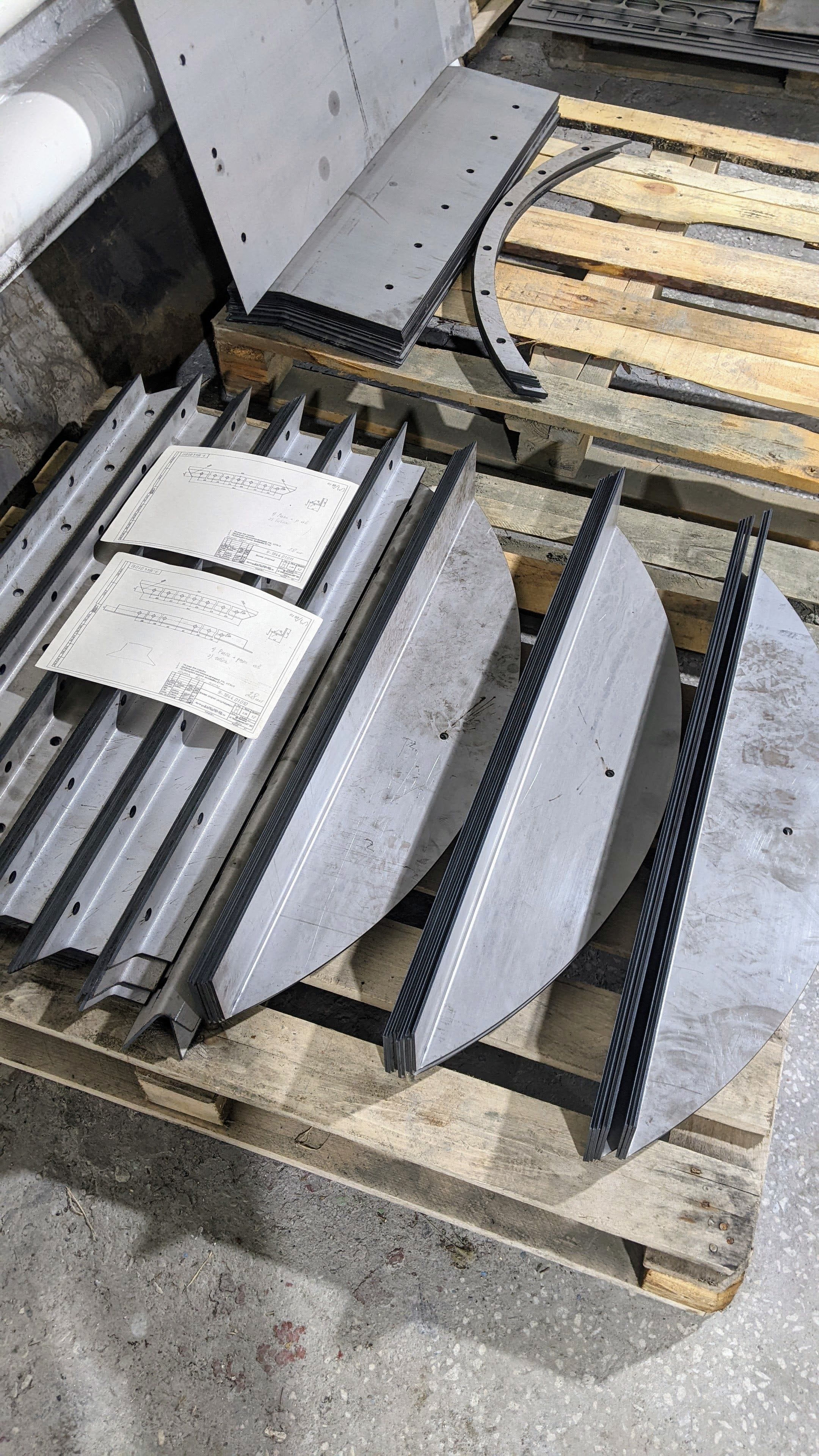 Гибка и лазерная резка нержавеющей стали в Контон